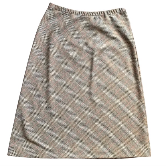 Vintage 80s 90s plaid skirt in tan, brown and red Burberry style print. - Picture 2 of 6